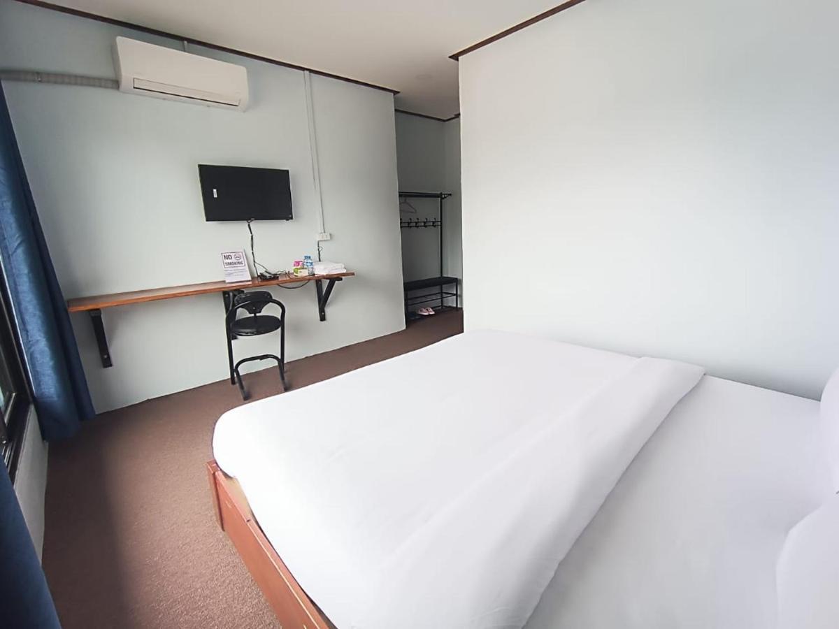 ເຮືອນພັກບີວີ Hotel Ban Thongchai-Tai Exterior photo